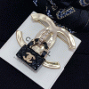 A6811 $45.15 经典黑、白色、粉色 Fashion Jewellery, Brooches image