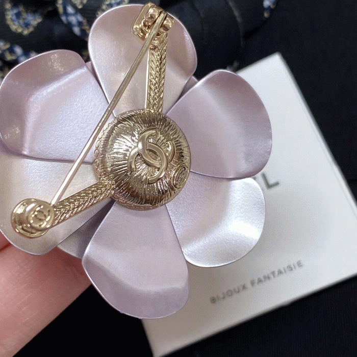 A7319 $53.03 Fashion Jewellery, Brooches image